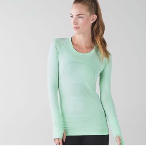 Fabulous LuluLemon Long sleeve Top